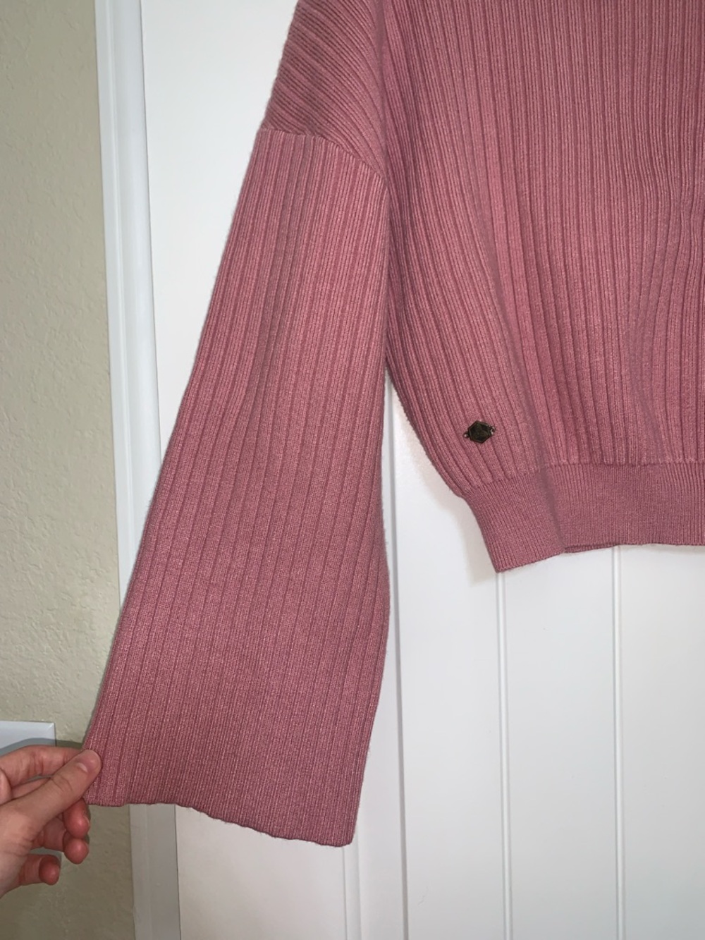 Buckle Fade by BKE Ribbed Cropped Wide Sleeve Crewneck Sweater Dusty Rose Small - Picture 2 of 8